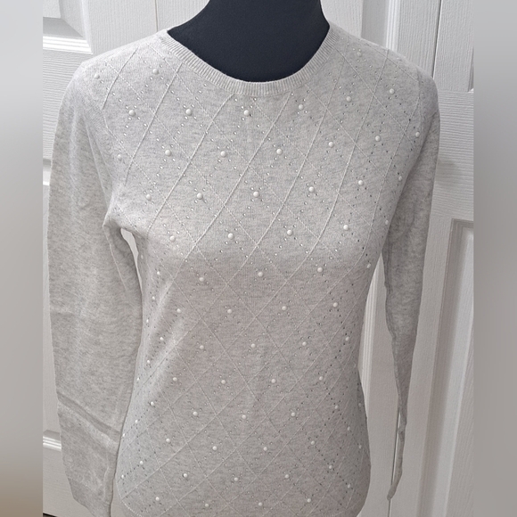 Elle Light Grey Pullover Sweater      Size XS - Picture 2 of 8
